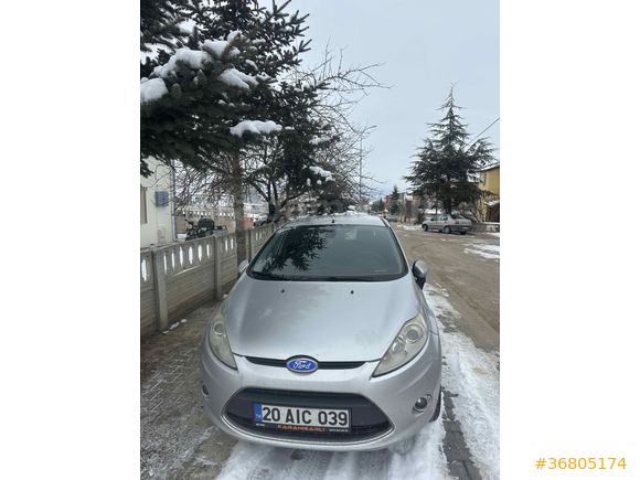 Sahibinden Ford Fiesta 1.4 Titanium 2010 Model  111.000 km Gri