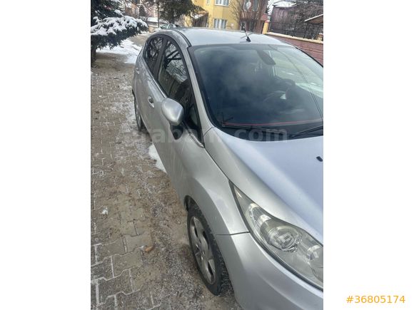 Sahibinden Ford Fiesta 1.4 Titanium 2010 Model  111.000 km Gri