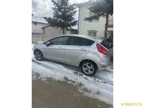 Sahibinden Ford Fiesta 1.4 Titanium 2010 Model  111.000 km Gri