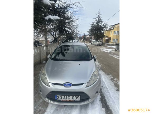 Sahibinden Ford Fiesta 1.4 Titanium 2010 Model  111.000 km Gri