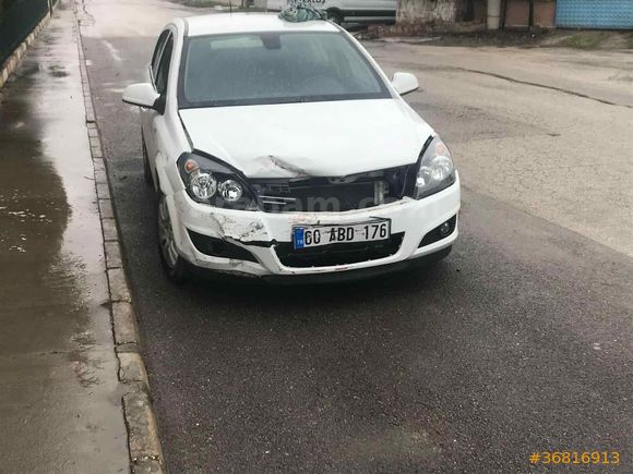 Memurdan Opel Astra 1.6 Essentia Konfor 2013 Model 