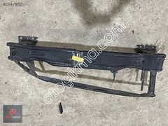 AUDİ A3 ÖN TAMPON DEMİRİ 8Y0807109