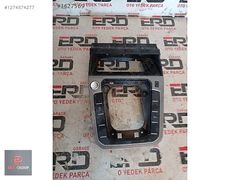 VW PASSAT ORTA KONSOL VİTES ÇERÇEVESİ 3G1864263