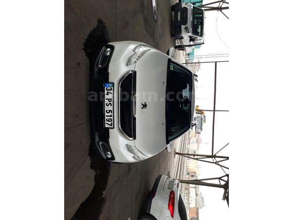Sahibinden Peugeot 2008 1.6 e-HDi Active 2015 Model dizel, otomotik 46.800 km. Değişensiz ve tramersiz. sedef Beyaz