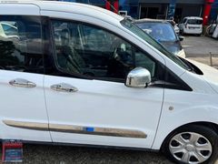 FORD COURİER BEYAZ SAĞ ÖN KAPI ÇIKMA ORİJİNAL HATASIZ
