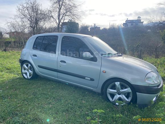 Renault Clio 1.6 RXT 1999 Model 