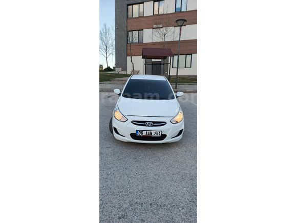 Hyundai Accent Blue 1.6 CRDI  Beyaz