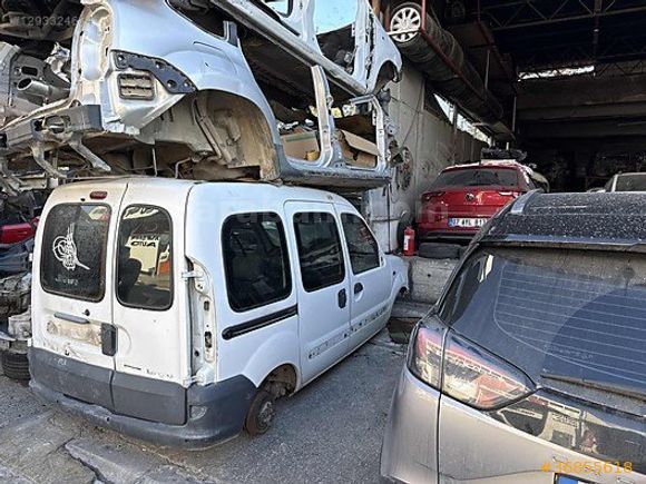 Renault kangoo sağ arka çeyrek