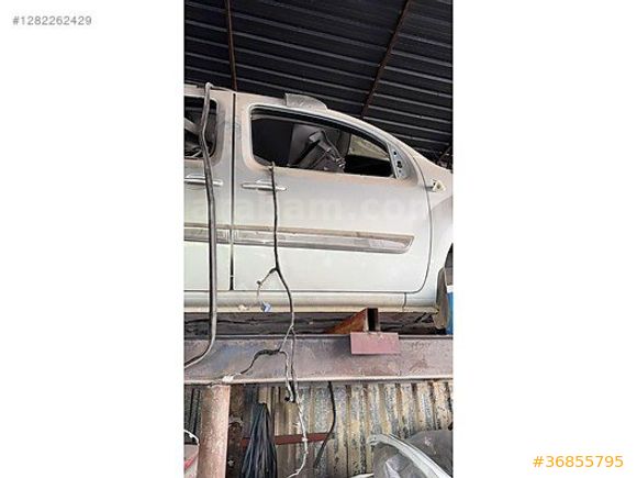 Kangoo 3 Sağ Ön Kapı Çıkma Orijinal