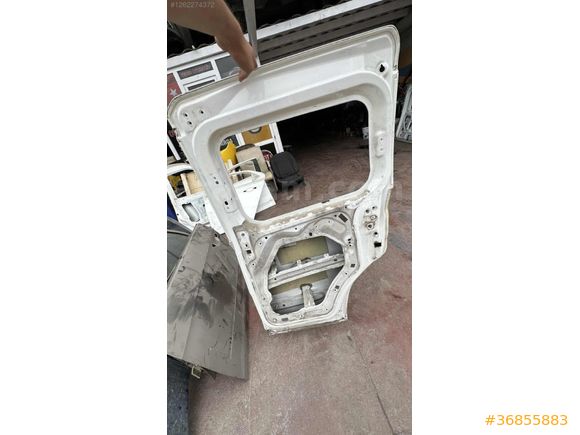 FORD COURİER SAĞ ARKA KAPI ÇIKMA ORJİNAL