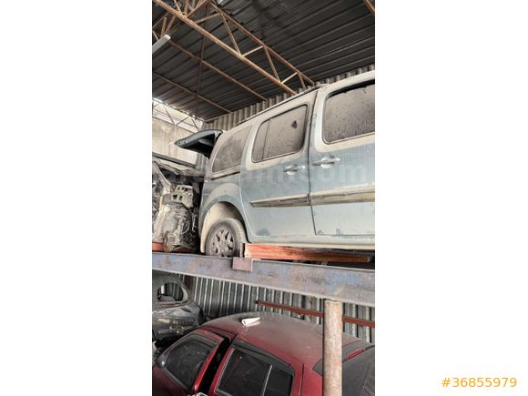 RENAULT KANGO 3 SAĞ ARKA KAPI ÇIKMA ORJİNAL
