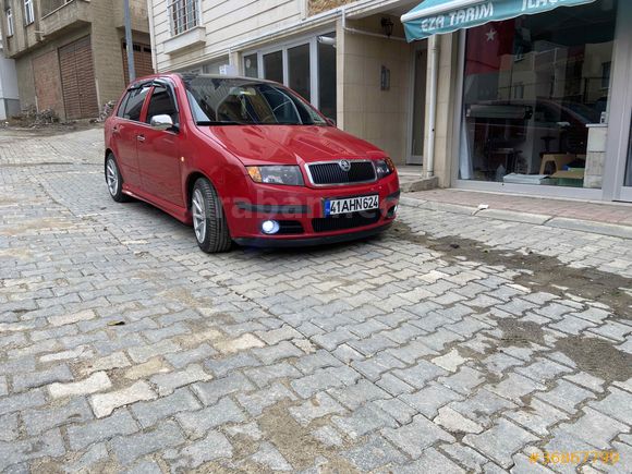 FABİA SUNROOF'LU DOSTA GİDER