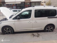 Sahibinden Volkswagen Caddy 2.0 TDI Maxi Van 2023 Model  43.000 km Beyaz