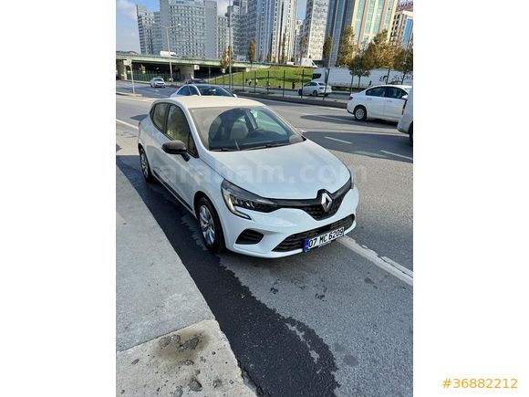 Neredeyse sıfıra yakın Renault Clio 1.0 SCe Joy 2022 Model 