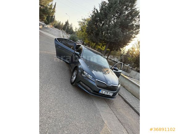 Sahibinden Skoda SuperB 1.5 TSI Premium 2021 Model  141.000 km Gri