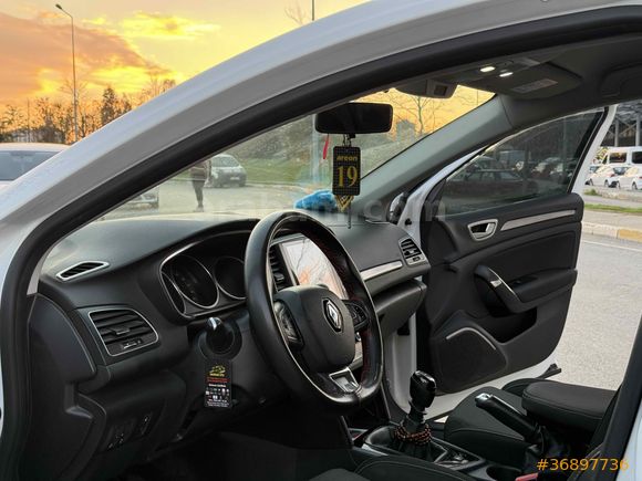 2017-18 ÇIKIŞLI TESLA EKRAN-DEĞİŞENSİZ MEGANE