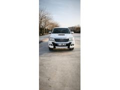 Sahibinden Toyota Hilux 2.5 D-4D 4x4 Adventure 2014 Model  224.000 km Beyaz sigorta şişirmeainden dolayı agır hasarlıdır. tek bi kapıda bir avuç lokal