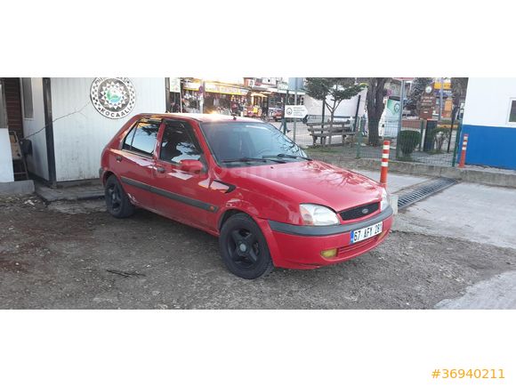 Sahibinden Ford Fiesta 1.4 16 valf benzin lpgli Fun 2000 Model klima aktif buz gibi