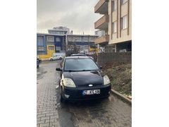 TEMİZ FORD FİESTA 