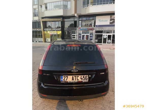 TEMİZ FORD FİESTA 