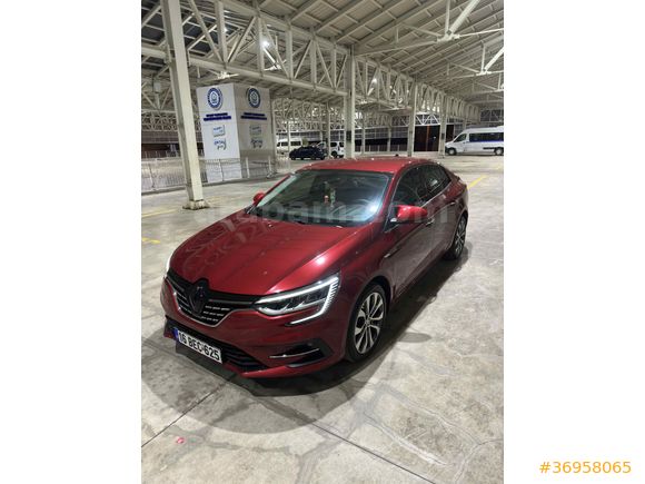 Sahibinden Renault Megane 1.3 TCe Icon 2023 Model  37.500 km Yoğun kırmızı