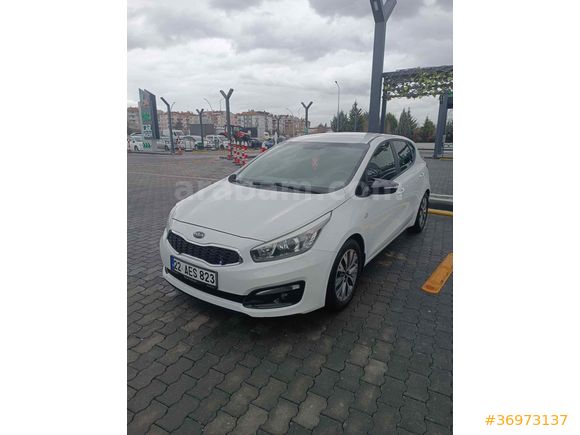 Sahibinden Kia Ceed 1.6 CRDi Comfort 2015 Model 
