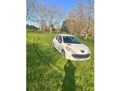 Sahibinden Peugeot 206+ 1.4 HDi Comfort 2011 Model İstanbul 181.000 km Beyaz
