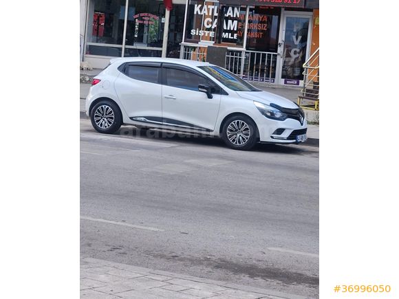 Sahibinden Renault Clio 0.9 TCe Sport Tourer Joy 2019 Model  106 km Beyaz