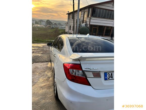 2.SAHİBİNDEN HONDA CİVİC 2012 1.6 i-VTEC 40. YIL ECO ELEGANCE OTOMATİK • SUNROOF • LPG 