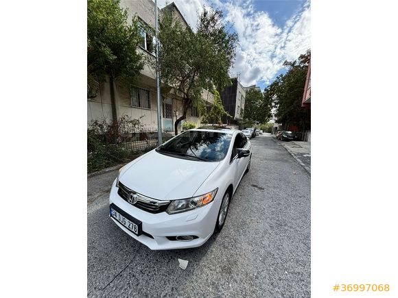 2.SAHİBİNDEN HONDA CİVİC 2012 1.6 i-VTEC 40. YIL ECO ELEGANCE OTOMATİK • SUNROOF • LPG 