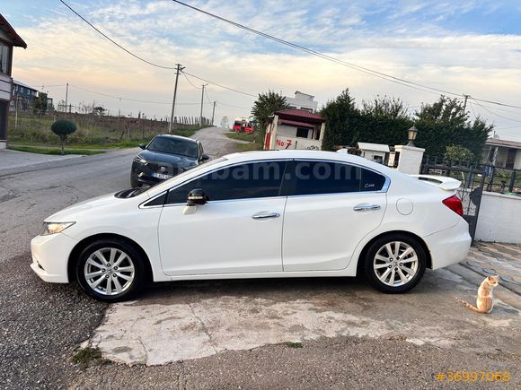 2.SAHİBİNDEN HONDA CİVİC 2012 1.6 i-VTEC 40. YIL ECO ELEGANCE OTOMATİK • SUNROOF • LPG 