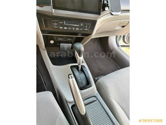 2.SAHİBİNDEN HONDA CİVİC 2012 1.6 i-VTEC 40. YIL ECO ELEGANCE OTOMATİK • SUNROOF • LPG 