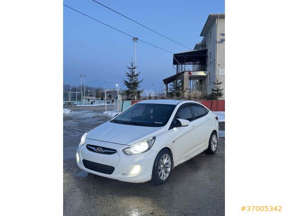 Sahibinden Hyundai Accent Blue 1.6 CRDI Mode Plus 2013 Model  245000 km Beyaz hatasız boyasız tramersiz