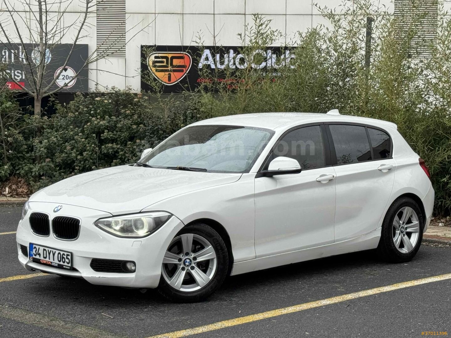 Galeriden BMW 1 Serisi 116d Comfort 2014 Model İstanbul 260.000 km Beyaz 2