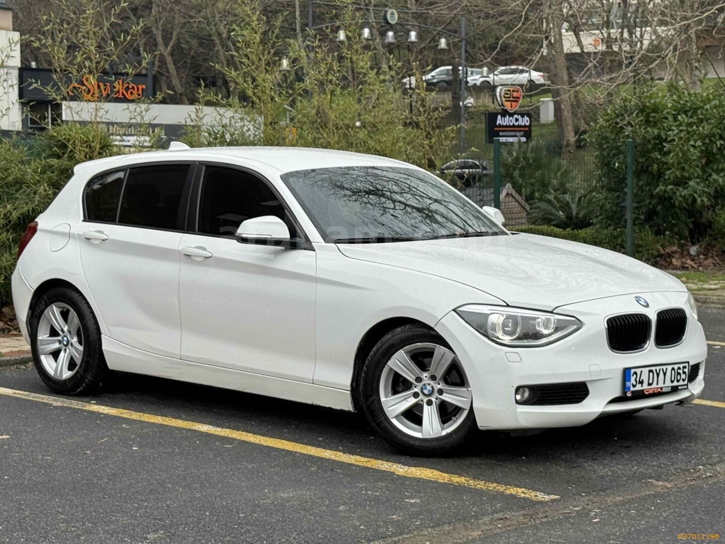 Galeriden BMW 1 Serisi 116d Comfort 2014 Model İstanbul 260.000 km Beyaz 4