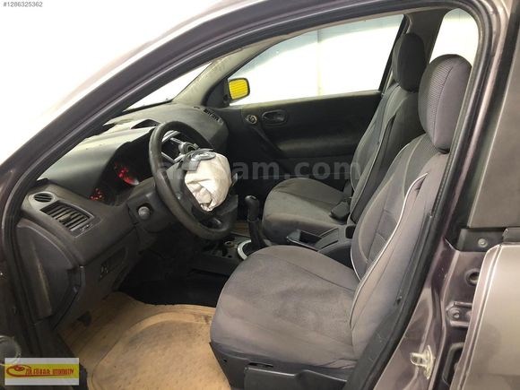 PAZARLIKSIZ BU GÜNE ÖZEL PLAKALI RUHSATLI 2004 RENAULT MEGAN 2