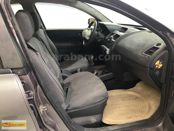 PAZARLIKSIZ BU GÜNE ÖZEL PLAKALI RUHSATLI 2004 RENAULT MEGAN 2
