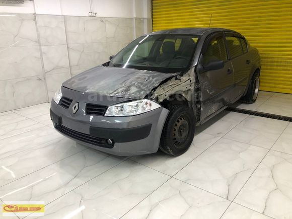 PAZARLIKSIZ BU GÜNE ÖZEL PLAKALI RUHSATLI 2004 RENAULT MEGAN 2