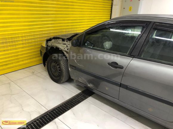 PAZARLIKSIZ BU GÜNE ÖZEL PLAKALI RUHSATLI 2004 RENAULT MEGAN 2