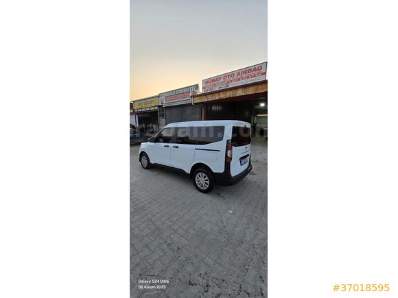 Sahibinden Ford Tourneo Courier 1.5 EcoBlue Trend 2025 Model  10.000 km Beyaz