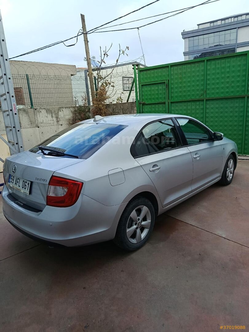 Sahibinden Skoda Rapid 1.2 Ambition 2013 Model 151.000 km Gri (Gümüş) 4