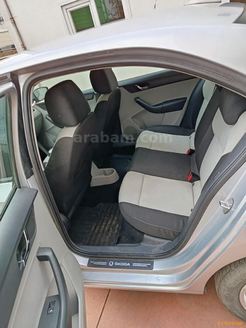 Sahibinden Skoda Rapid 1.2 Ambition 2013 Model 151.000 km Gri (Gümüş) 7