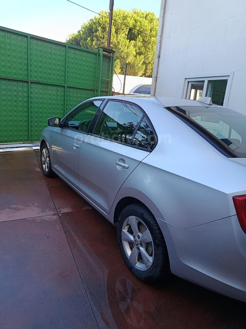 Sahibinden Skoda Rapid 1.2 Ambition 2013 Model 151.000 km Gri (Gümüş) 6