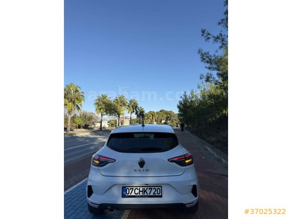 Sahibinden Renault Clio 1.0 SCe Equilibre 2023 Model 