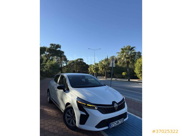 Sahibinden Renault Clio 1.0 SCe Equilibre 2023 Model 