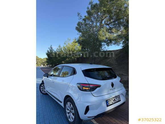 Sahibinden Renault Clio 1.0 SCe Equilibre 2023 Model 