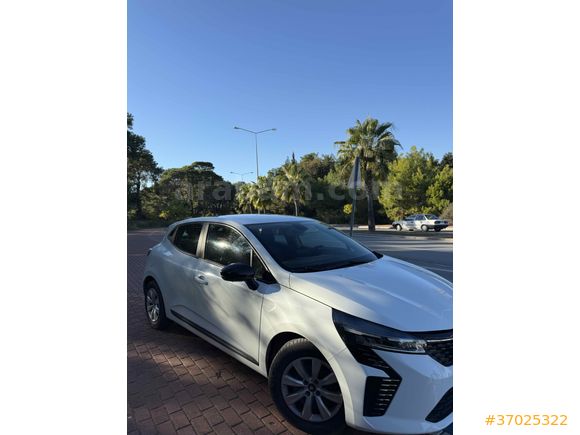 Sahibinden Renault Clio 1.0 SCe Equilibre 2023 Model 