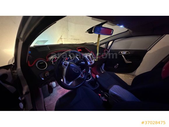düşük km yeni vizeli  Ford Fiesta 1.4 Titanium Xplus 2012 Model 