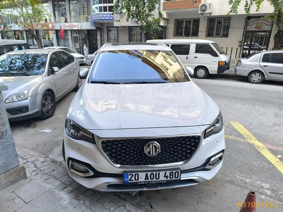 Sahibinden orjinal MG HS 1.5 T-GDI Luxury boyasız değişensiz tramer yok 2023 Model