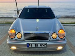 Sahibinden düşük km masrafsız bakımlı E 200   